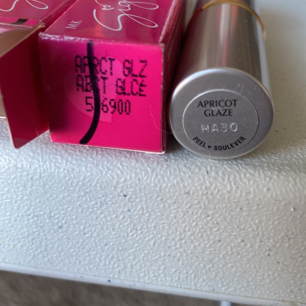 COPY - New Mary Kay Crème Lipstick - Apricot Glaze - Picture 3 of 3
